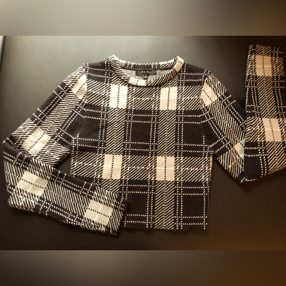Love Tree long sleeved cropped sweater size small